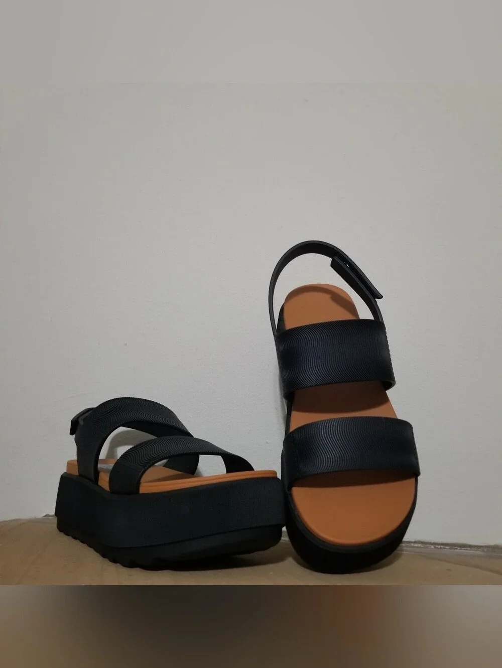 NEW! Me Too Black Platform Sandals Sz 8 NWT